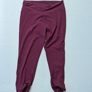 Victoria's Secret Sport Purple Cropped Medium Leggings Mesh Detail On Back Legs